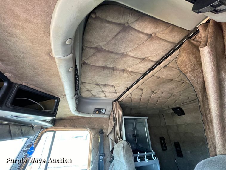 image for item DN5177 2005 Freightliner FLD Classic XL  semi truck