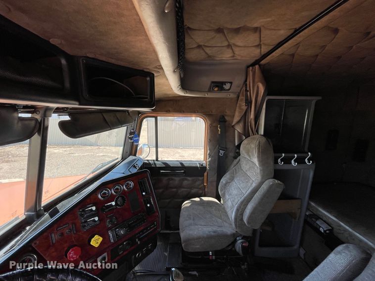 image for item DN5177 2005 Freightliner FLD Classic XL  semi truck