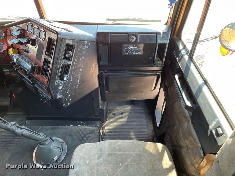 image for item DN5177 2005 Freightliner FLD Classic XL  semi truck