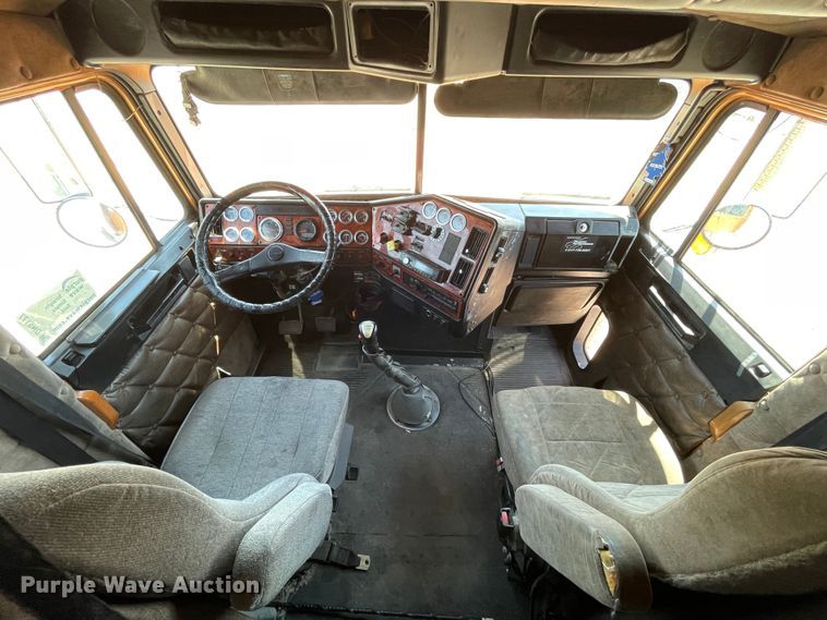 image for item DN5177 2005 Freightliner FLD Classic XL  semi truck