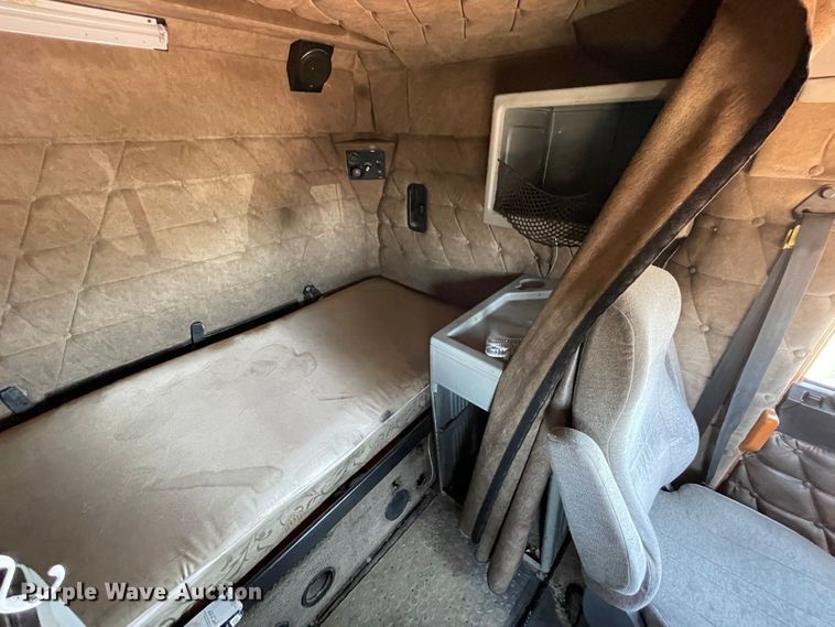 image for item DN5177 2005 Freightliner FLD Classic XL  semi truck