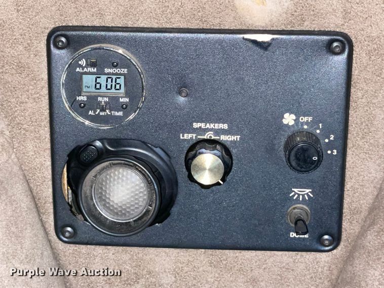 image for item DN5177 2005 Freightliner FLD Classic XL  semi truck