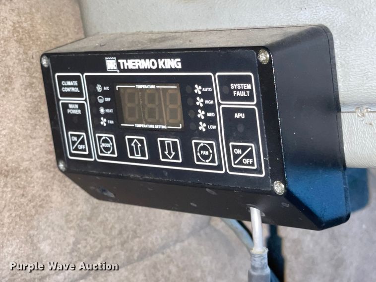 image for item DN5177 2005 Freightliner FLD Classic XL  semi truck