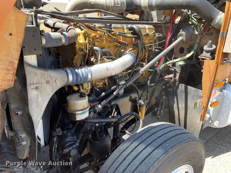 image for item DN5177 2005 Freightliner FLD Classic XL  semi truck