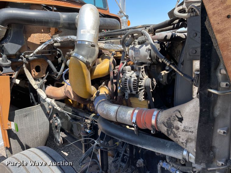 image for item DN5177 2005 Freightliner FLD Classic XL  semi truck