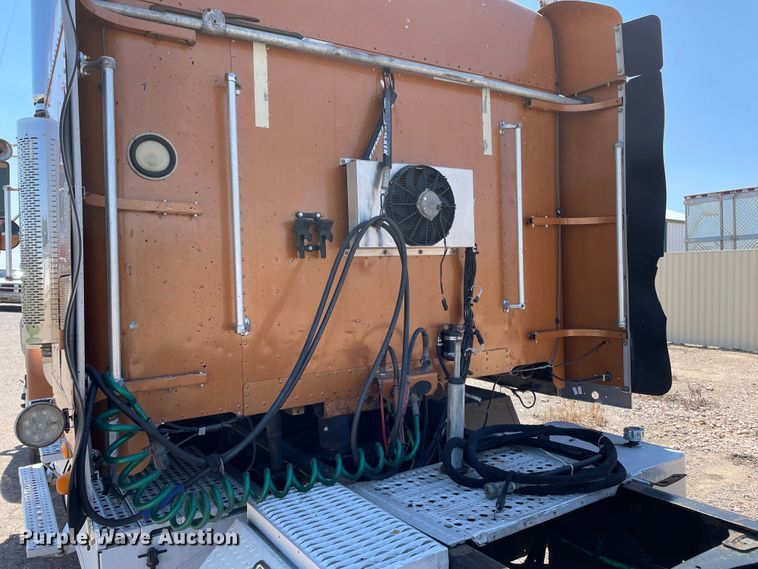 image for item DN5177 2005 Freightliner FLD Classic XL  semi truck