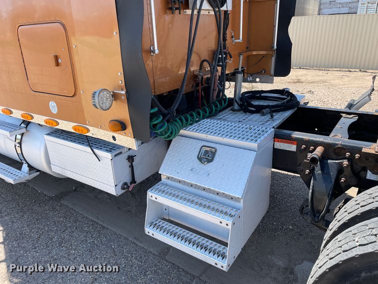 image for item DN5177 2005 Freightliner FLD Classic XL  semi truck