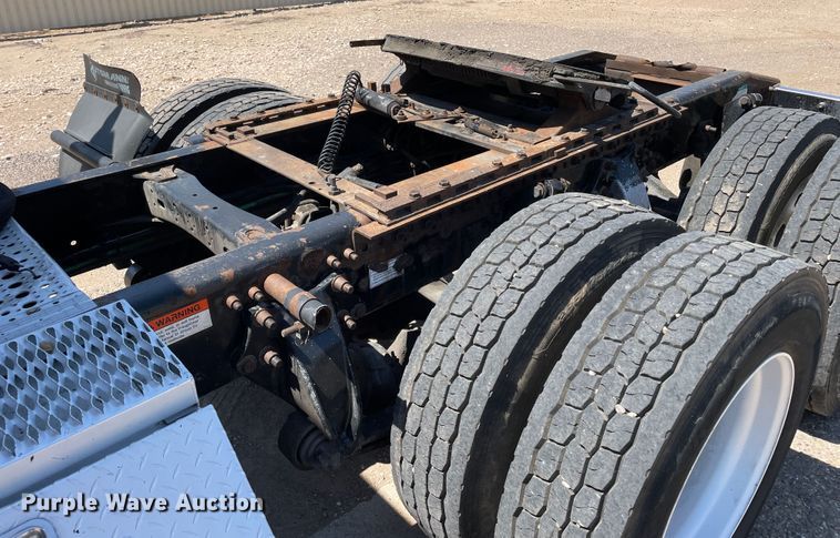 image for item DN5177 2005 Freightliner FLD Classic XL  semi truck