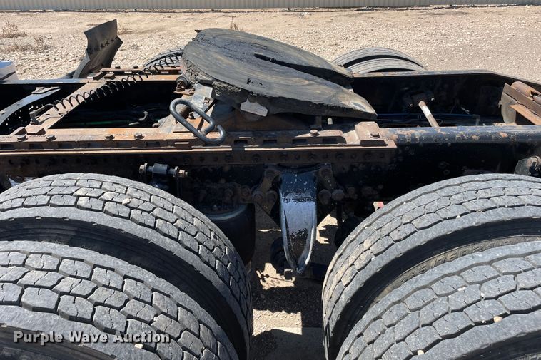 image for item DN5177 2005 Freightliner FLD Classic XL  semi truck