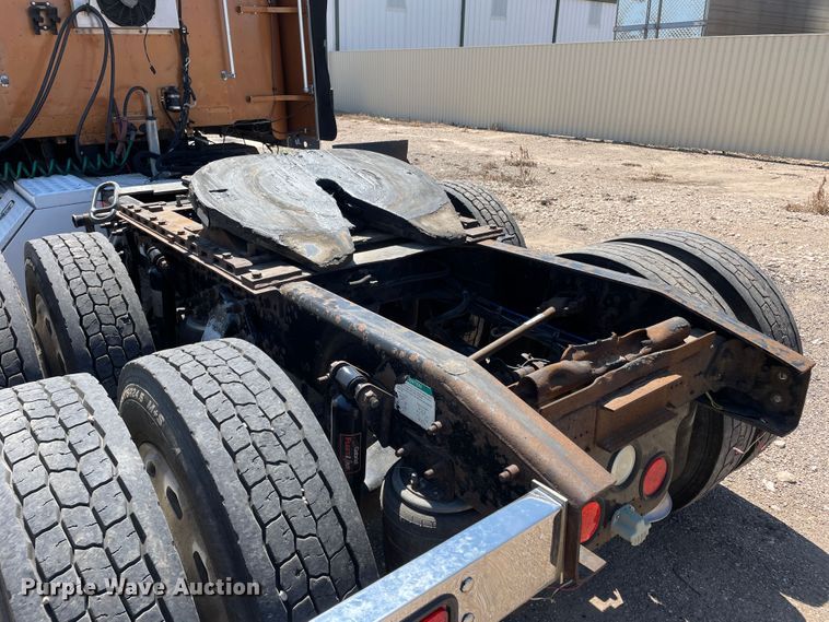 image for item DN5177 2005 Freightliner FLD Classic XL  semi truck