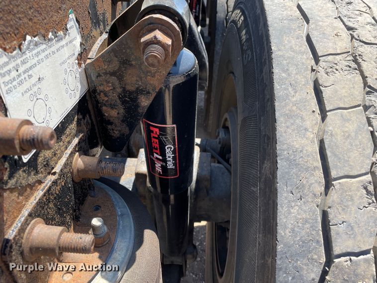 image for item DN5177 2005 Freightliner FLD Classic XL  semi truck