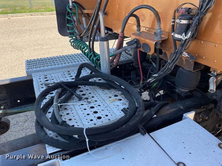 image for item DN5177 2005 Freightliner FLD Classic XL  semi truck