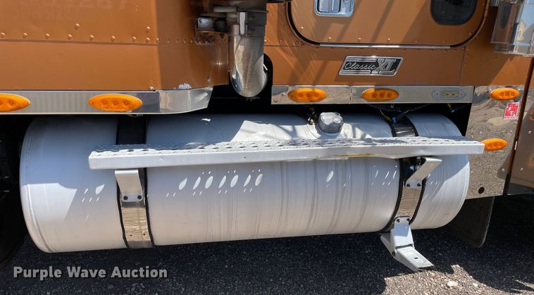 image for item DN5177 2005 Freightliner FLD Classic XL  semi truck