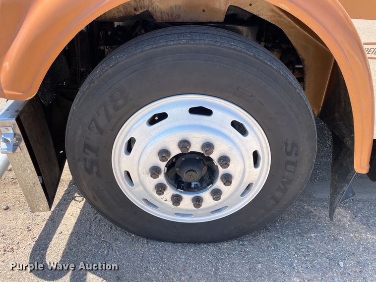 image for item DN5177 2005 Freightliner FLD Classic XL  semi truck