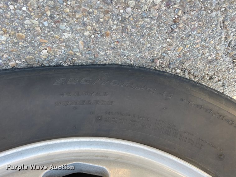 image for item DN5177 2005 Freightliner FLD Classic XL  semi truck