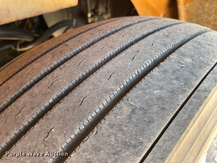 image for item DN5177 2005 Freightliner FLD Classic XL  semi truck