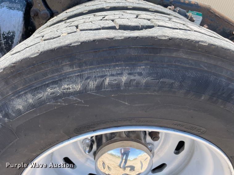 image for item DN5177 2005 Freightliner FLD Classic XL  semi truck