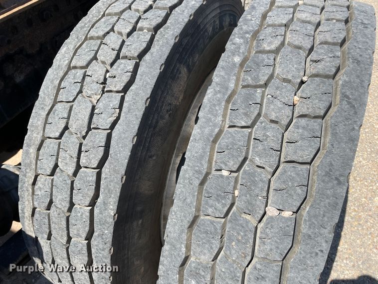 image for item DN5177 2005 Freightliner FLD Classic XL  semi truck