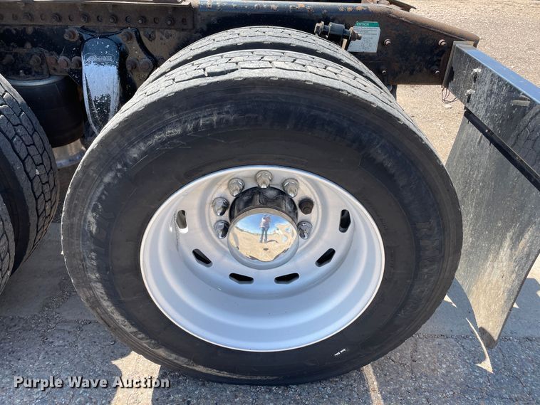 image for item DN5177 2005 Freightliner FLD Classic XL  semi truck