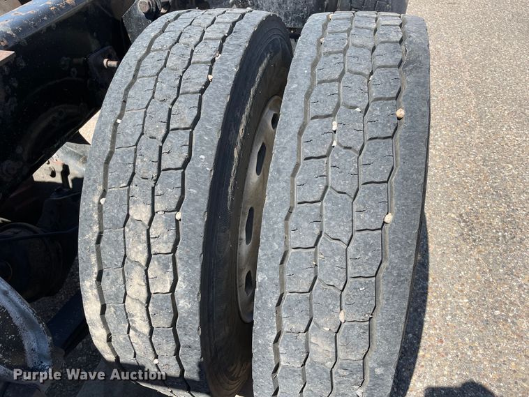 image for item DN5177 2005 Freightliner FLD Classic XL  semi truck