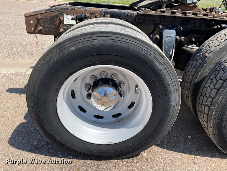 image for item DN5177 2005 Freightliner FLD Classic XL  semi truck