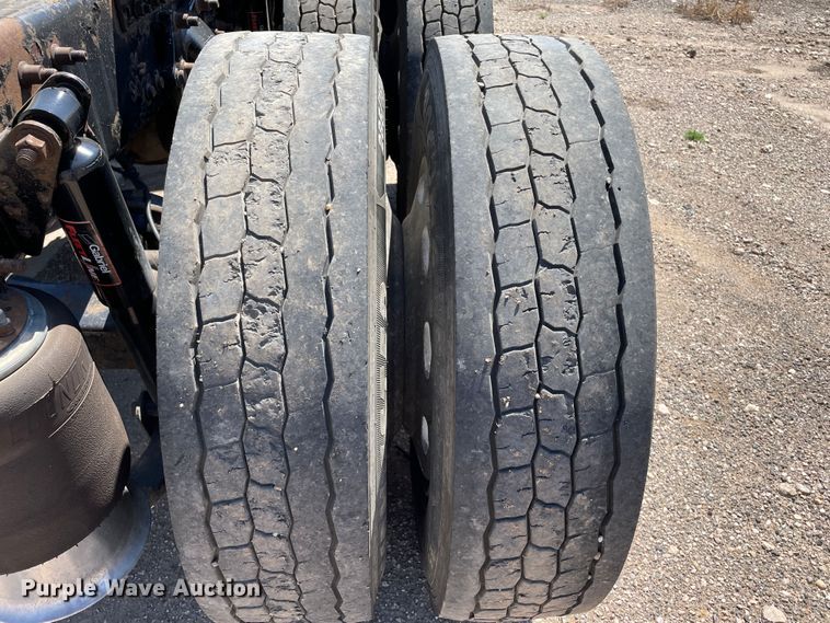 image for item DN5177 2005 Freightliner FLD Classic XL  semi truck