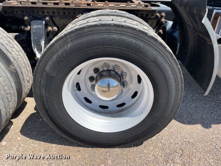 image for item DN5177 2005 Freightliner FLD Classic XL  semi truck