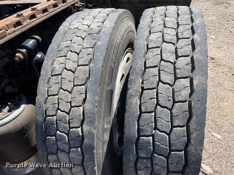 image for item DN5177 2005 Freightliner FLD Classic XL  semi truck