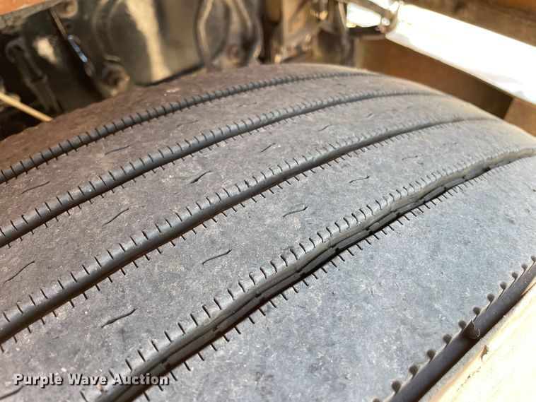 image for item DN5177 2005 Freightliner FLD Classic XL  semi truck