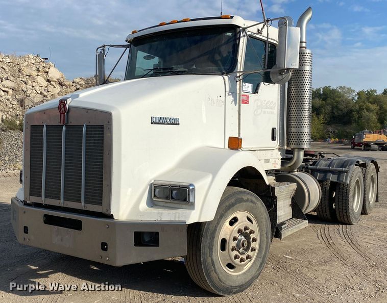 image for item DN7999 2006 Kenworth T800  semi truck