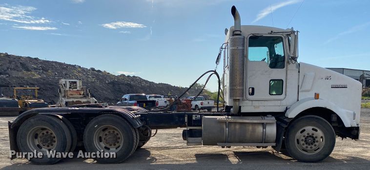 image for item DN7999 2006 Kenworth T800  semi truck