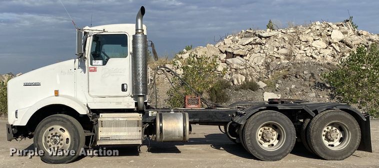 image for item DN7999 2006 Kenworth T800  semi truck