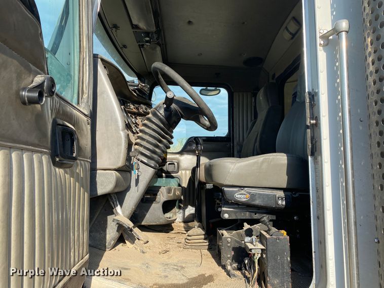 image for item DN7999 2006 Kenworth T800  semi truck