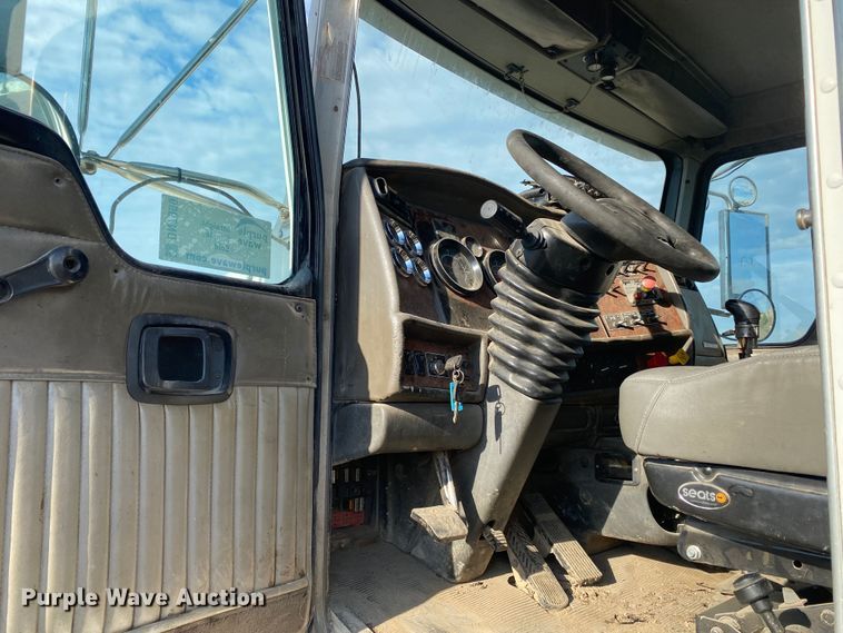 image for item DN7999 2006 Kenworth T800  semi truck