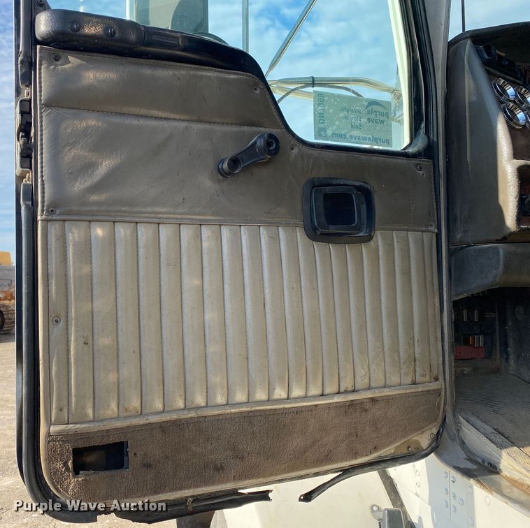 image for item DN7999 2006 Kenworth T800  semi truck