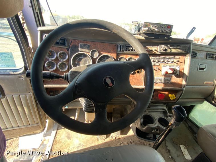 image for item DN7999 2006 Kenworth T800  semi truck