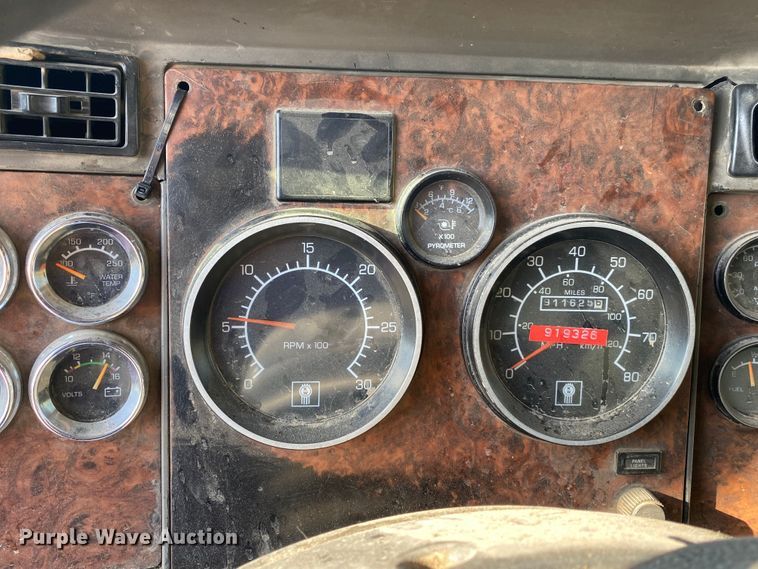 image for item DN7999 2006 Kenworth T800  semi truck