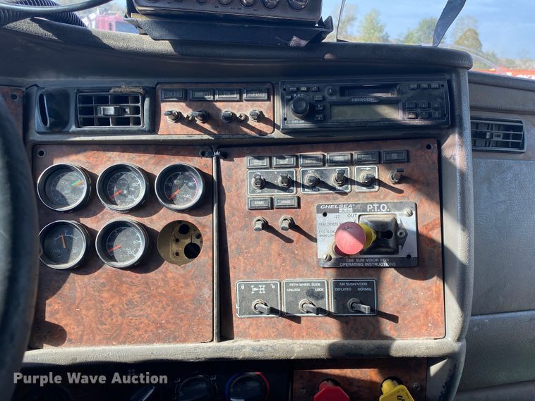 image for item DN7999 2006 Kenworth T800  semi truck