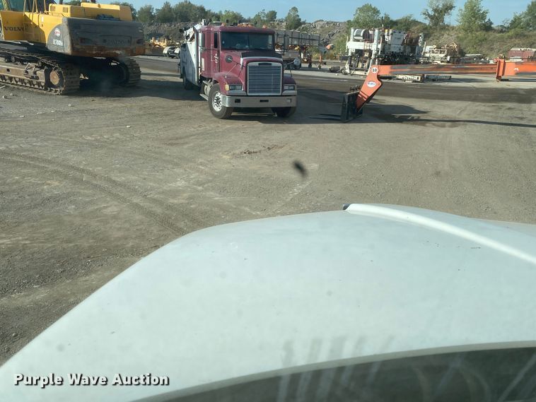 image for item DN7999 2006 Kenworth T800  semi truck