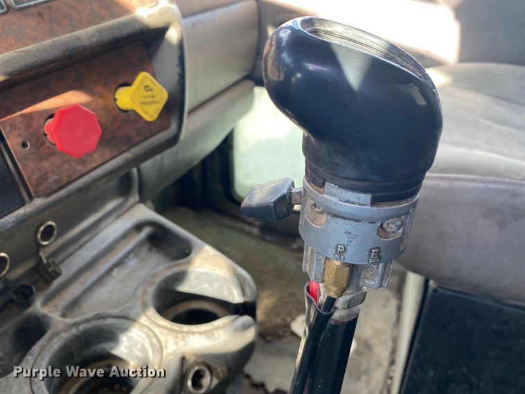 image for item DN7999 2006 Kenworth T800  semi truck