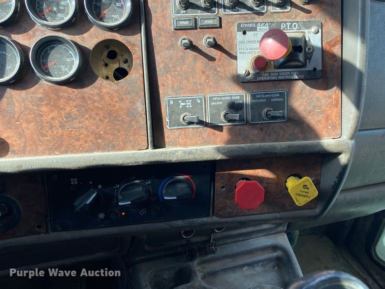 image for item DN7999 2006 Kenworth T800  semi truck