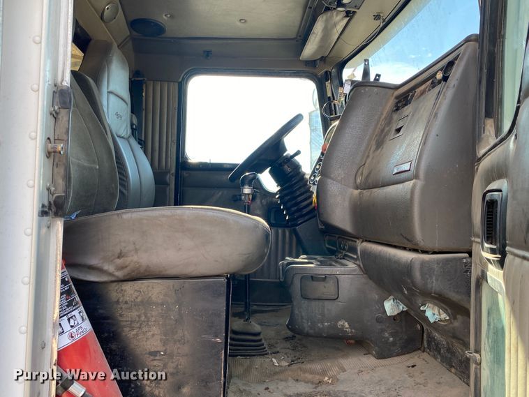 image for item DN7999 2006 Kenworth T800  semi truck