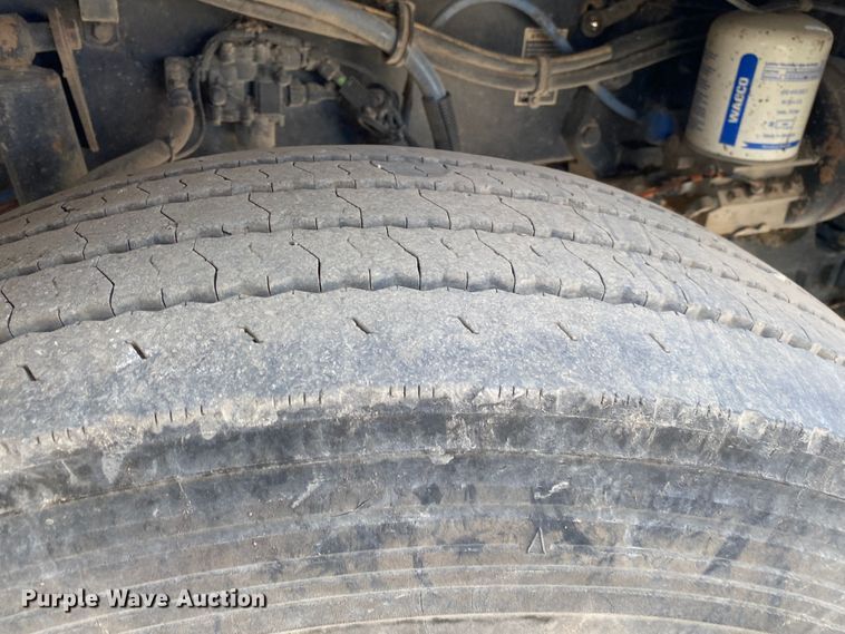 image for item DN7999 2006 Kenworth T800  semi truck