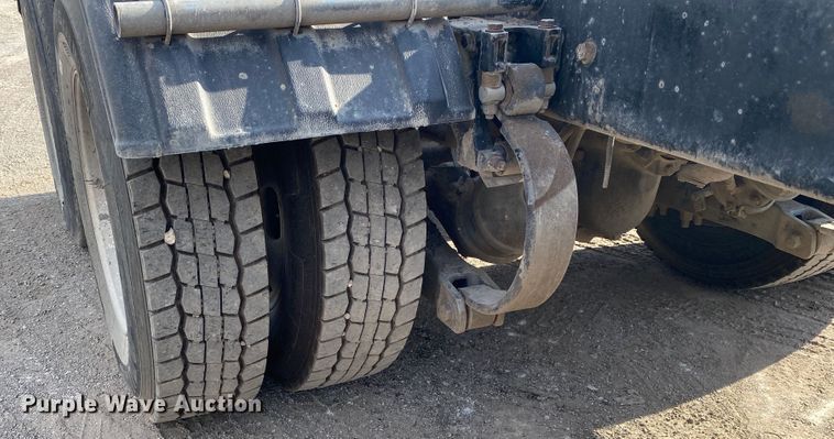 image for item DN7999 2006 Kenworth T800  semi truck