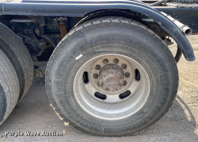 image for item DN7999 2006 Kenworth T800  semi truck