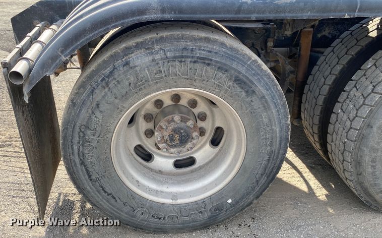 image for item DN7999 2006 Kenworth T800  semi truck