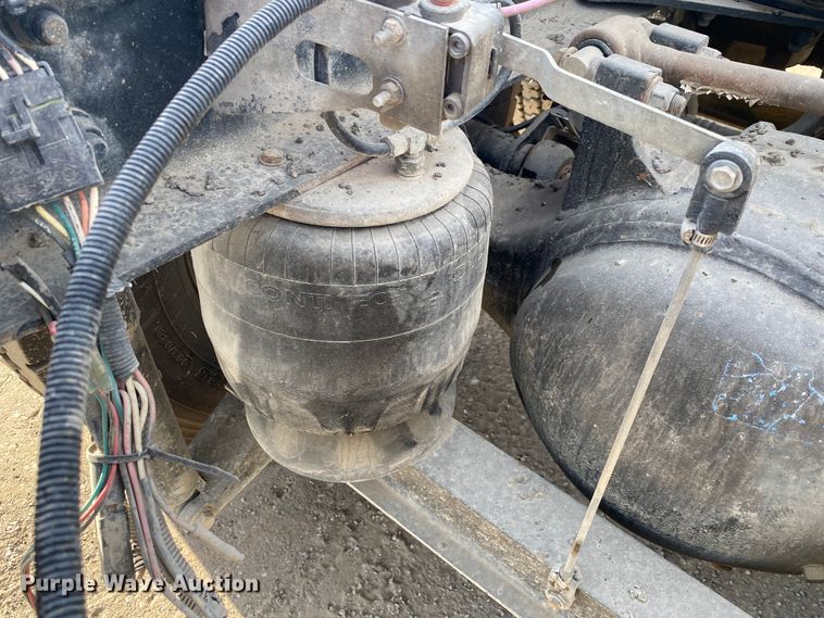 image for item DN7999 2006 Kenworth T800  semi truck