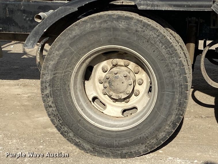 image for item DN7999 2006 Kenworth T800  semi truck