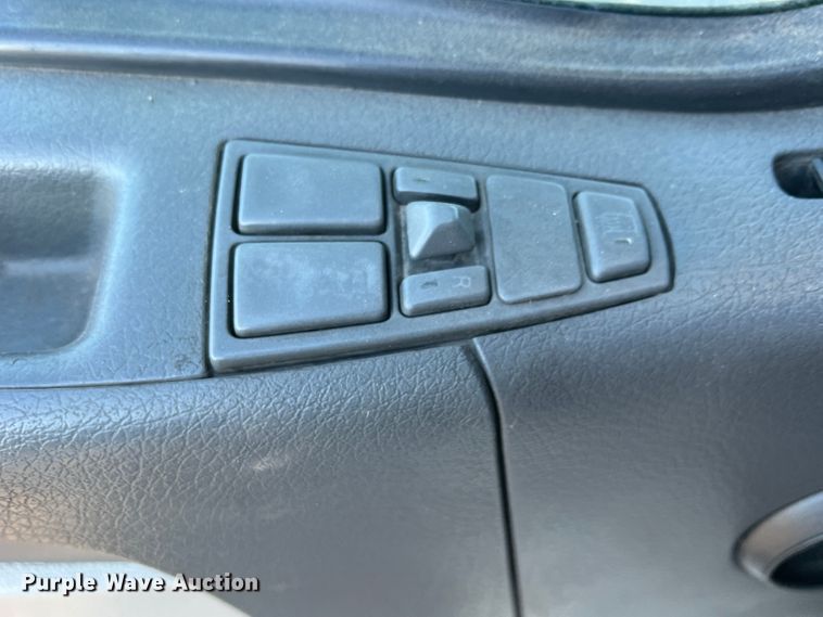 image for item DO8846 2011 Volvo VN  semi truck