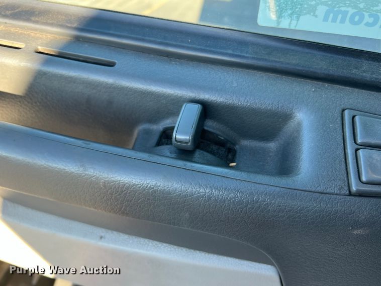 image for item DO8846 2011 Volvo VN  semi truck